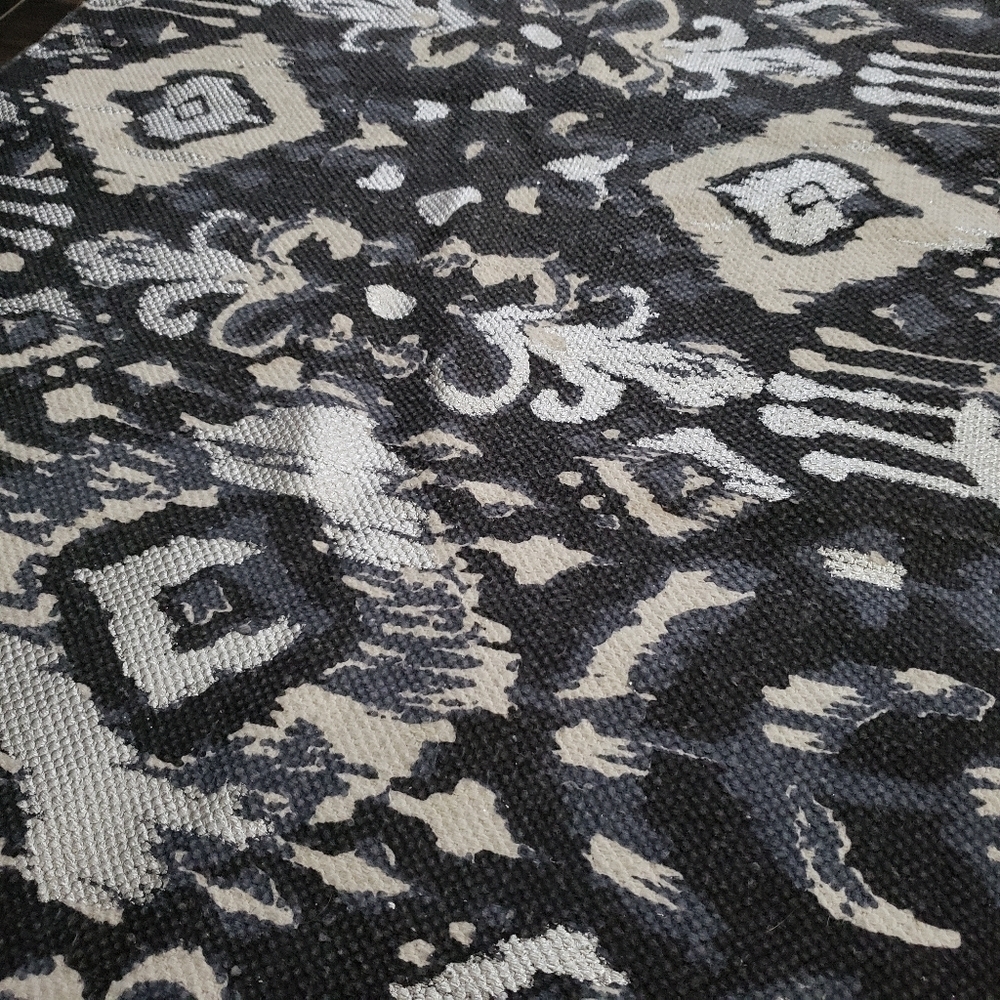 Blue metalic woven tufted fringe rug - Picture 2 of 4